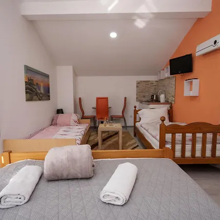 Oskar Apartment *